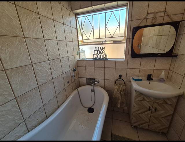 4 BEDROOM HOUSE FOR SALE IN VANDERBIJLPARK SE 2
